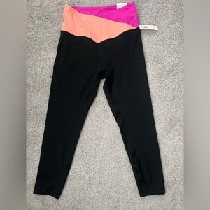 NWT VS Capri Leggings